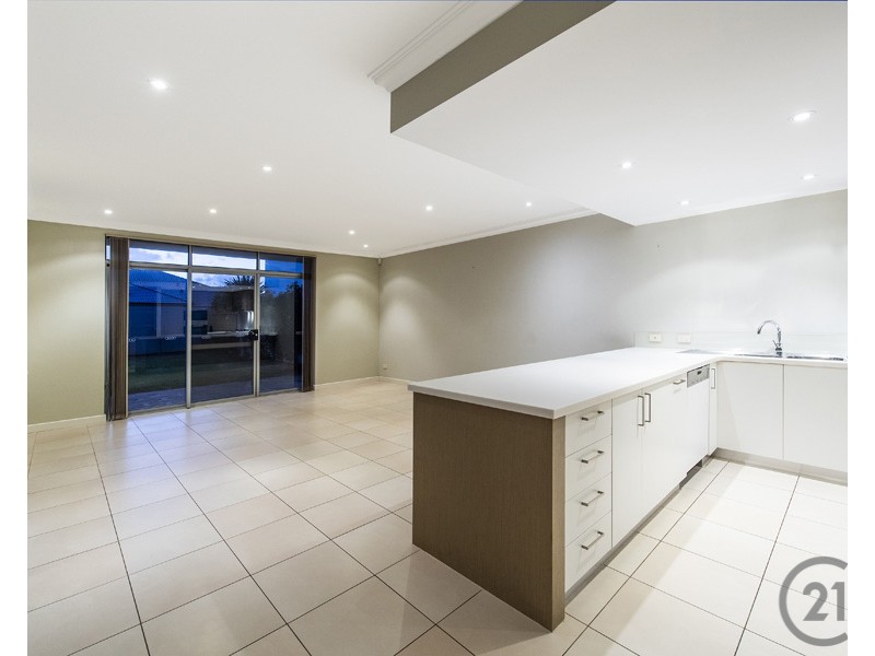 18 Caspian Way, Wannanup WA 6210