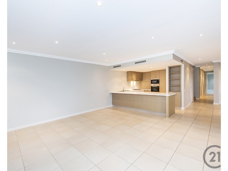 18 Caspian Way, Wannanup WA 6210