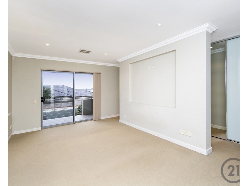 18 Caspian Way, Wannanup WA 6210