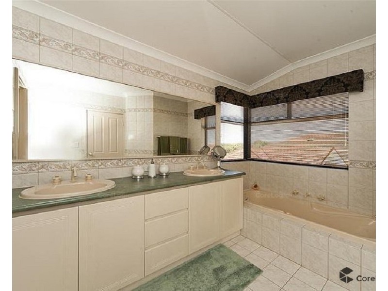 33 Leveque Loop, San Remo WA 6210