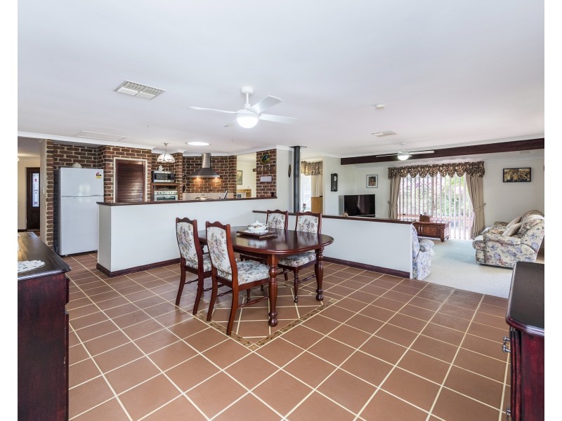 17 Lydia Place, Greenfields WA 6210