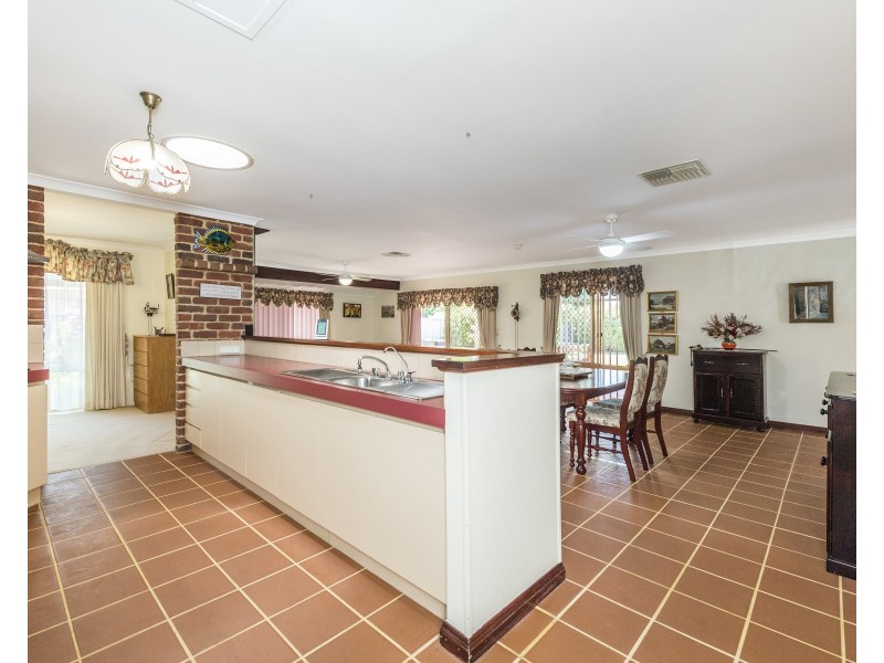 17 Lydia Place, Greenfields WA 6210