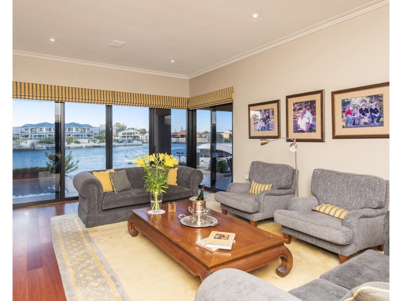 11 Picaroon Place, Halls Head WA 6210