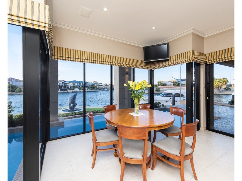 11 Picaroon Place, Halls Head WA 6210