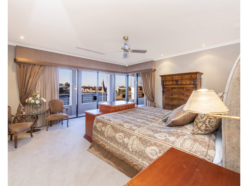 11 Picaroon Place, Halls Head WA 6210