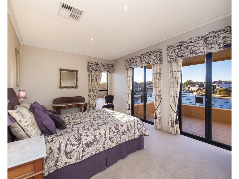 11 Picaroon Place, Halls Head WA 6210