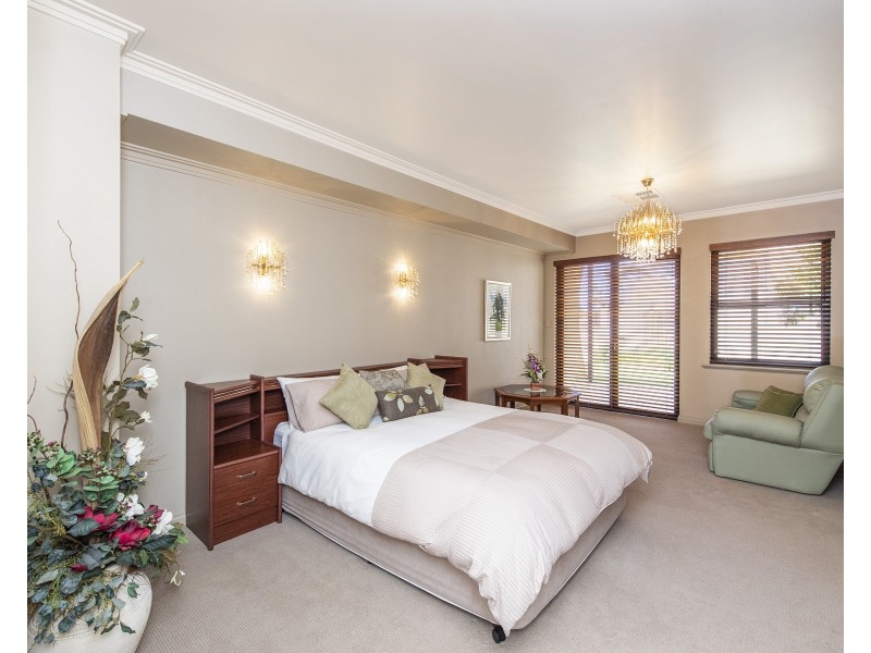 11 Picaroon Place, Halls Head WA 6210