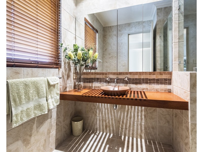 11 Picaroon Place, Halls Head WA 6210
