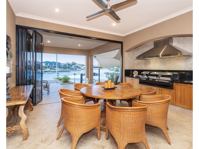 11 Picaroon Place, Halls Head WA 6210