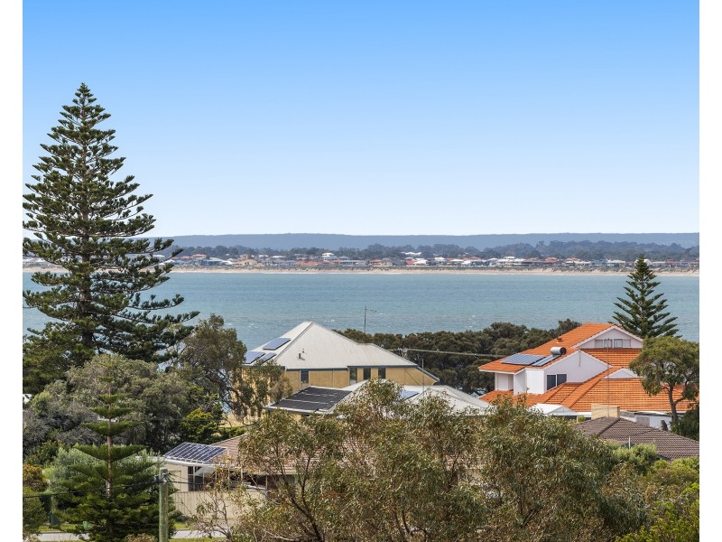 21D Oversby Street, Halls Head WA 6210