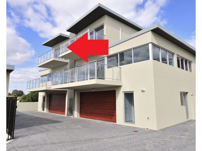 21D Oversby Street, Halls Head WA 6210
