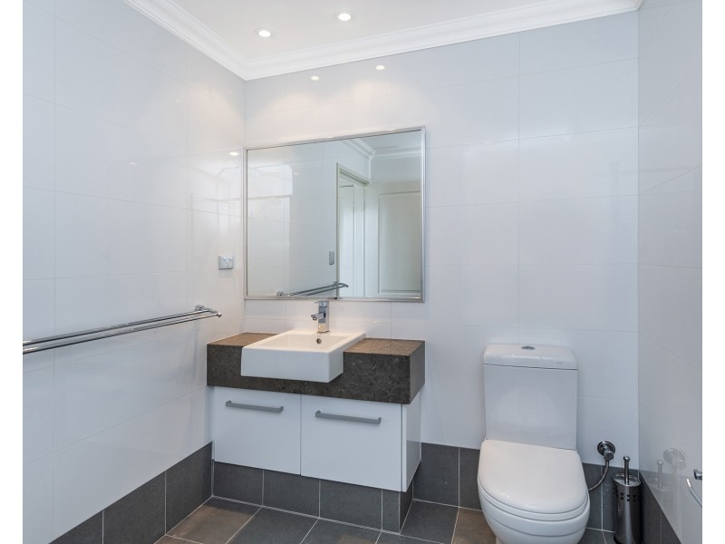 21D Oversby Street, Halls Head WA 6210