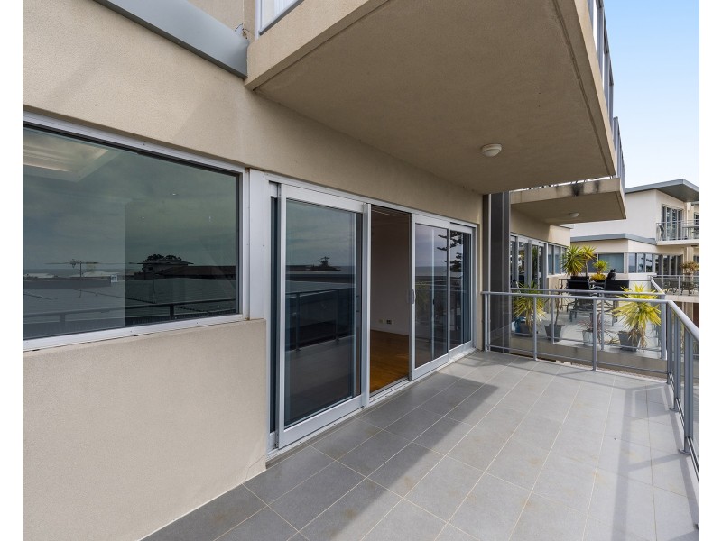 21D Oversby Street, Halls Head WA 6210