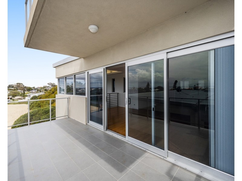 21D Oversby Street, Halls Head WA 6210