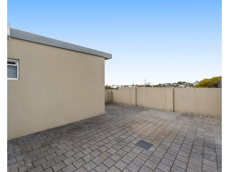 21D Oversby Street, Halls Head WA 6210