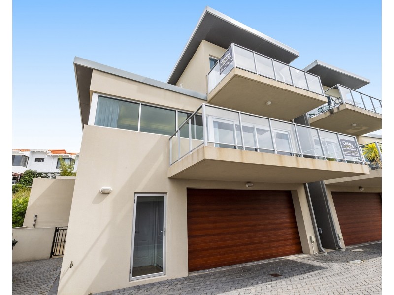 21D Oversby Street, Halls Head WA 6210