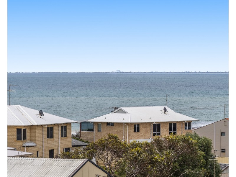 21D Oversby Street, Halls Head WA 6210