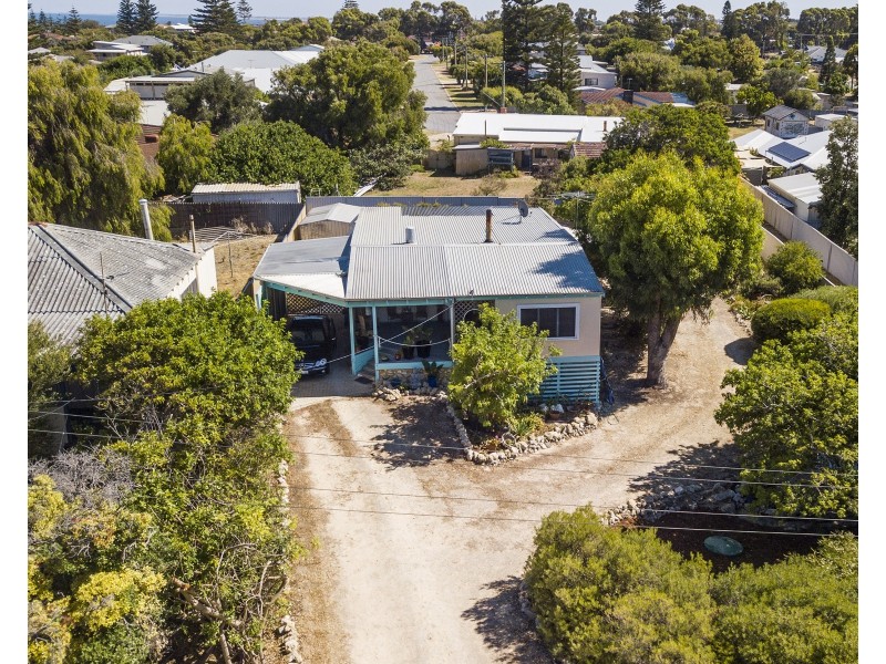 16 Albion Road, Madora Bay WA 6210