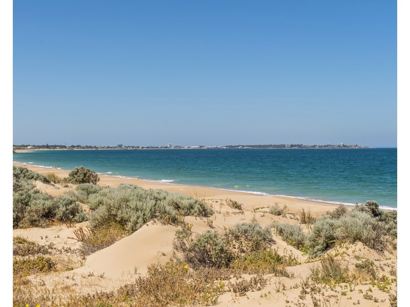 16 Albion Road, Madora Bay WA 6210