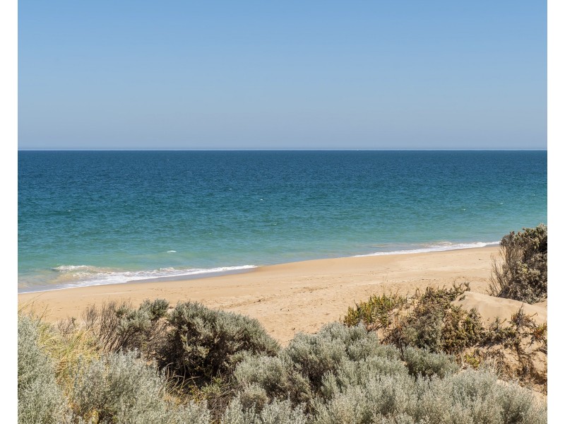 16 Albion Road, Madora Bay WA 6210