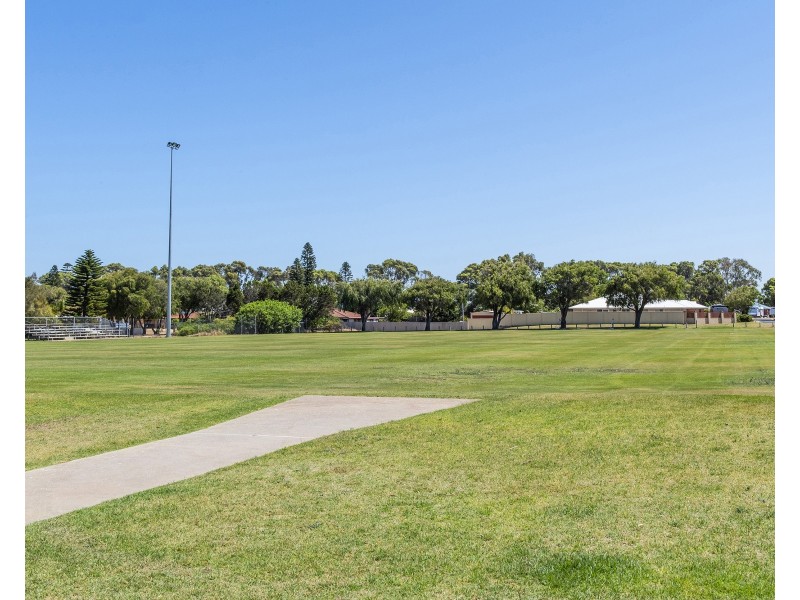 16 Albion Road, Madora Bay WA 6210