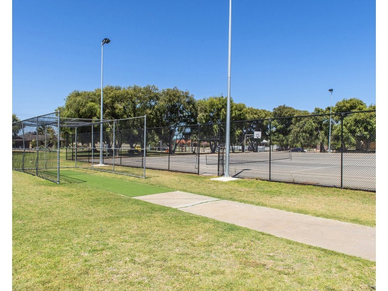 16 Albion Road, Madora Bay WA 6210