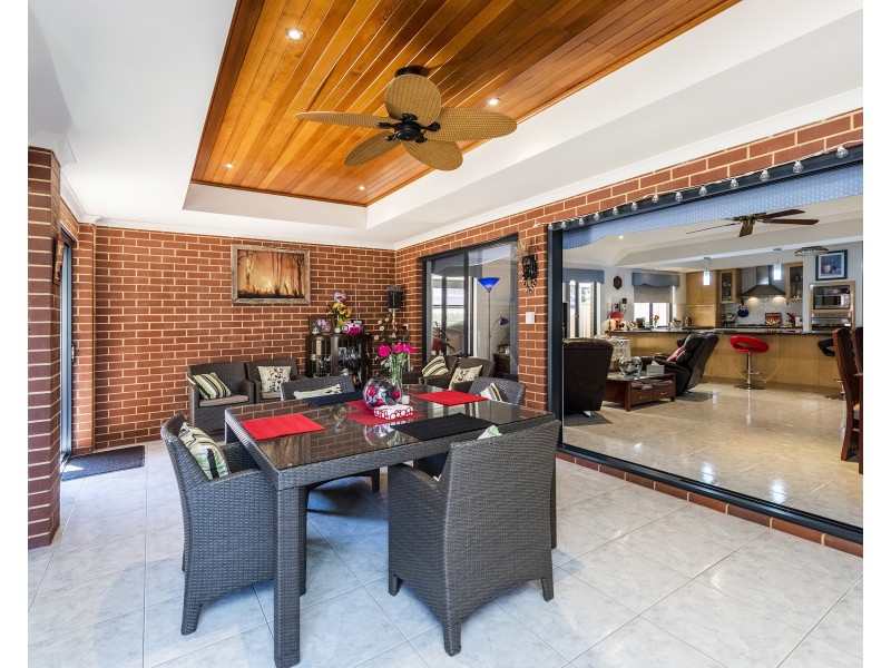 11 Hokitika Drive, Dudley Park WA 6210