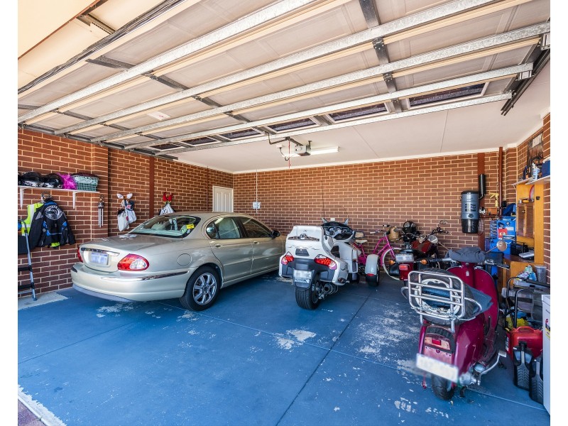 11 Hokitika Drive, Dudley Park WA 6210