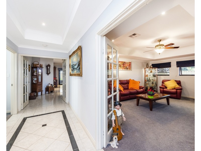 11 Hokitika Drive, Dudley Park WA 6210