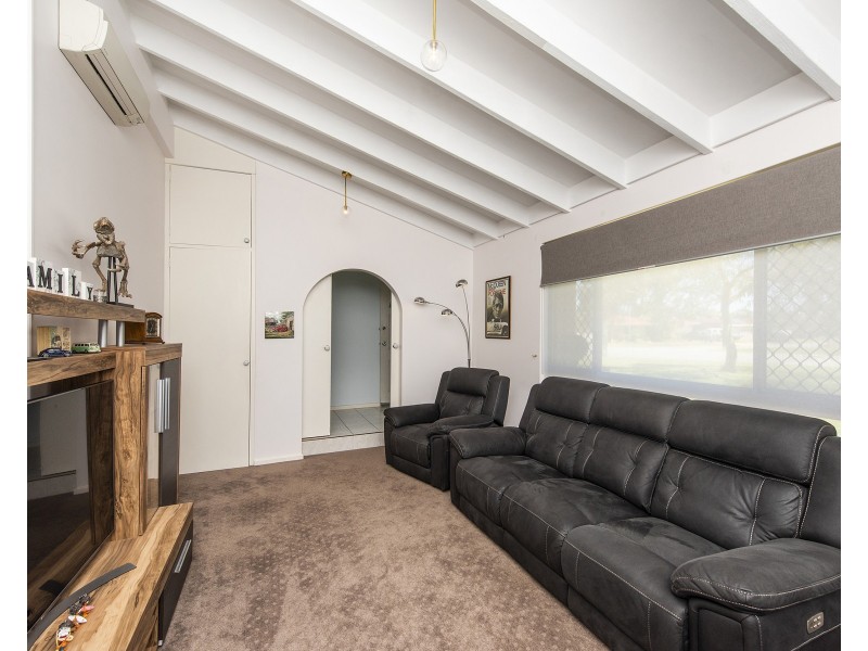 34 Kookerbrook Street, Dudley Park WA 6210