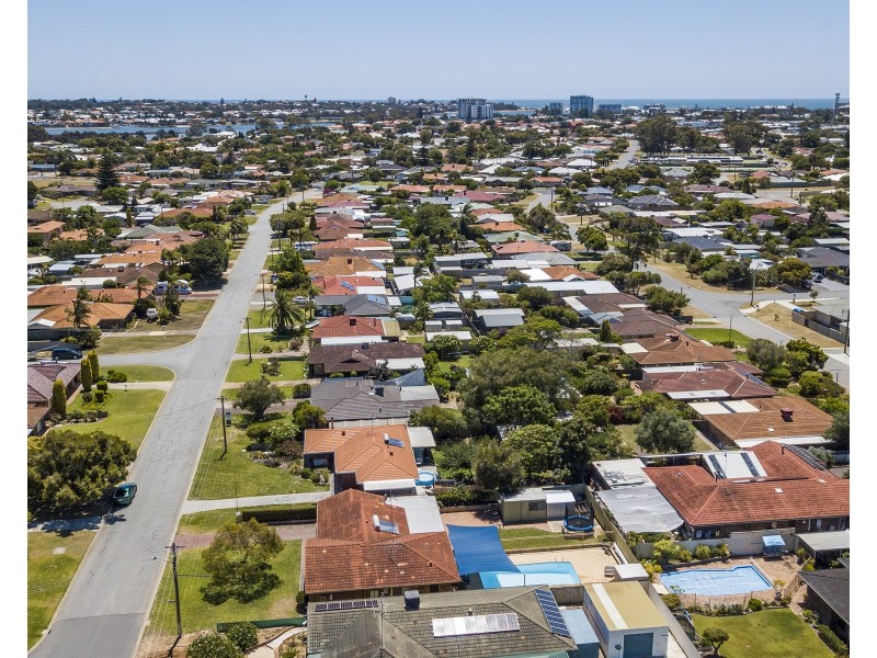 34 Kookerbrook Street, Dudley Park WA 6210