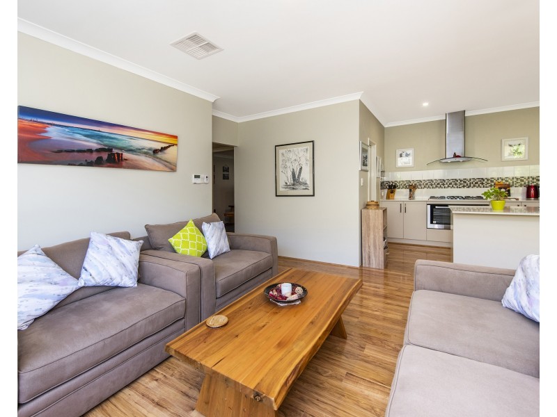 11 Anniston Loop, Meadow Springs WA 6210