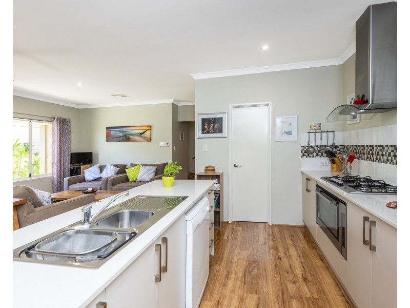 11 Anniston Loop, Meadow Springs WA 6210