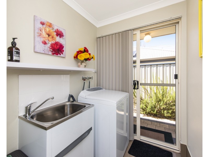 11 Anniston Loop, Meadow Springs WA 6210