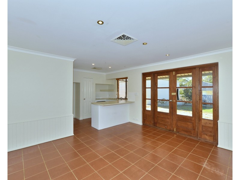 19 Vermont Avenue, Meadow Springs WA 6210