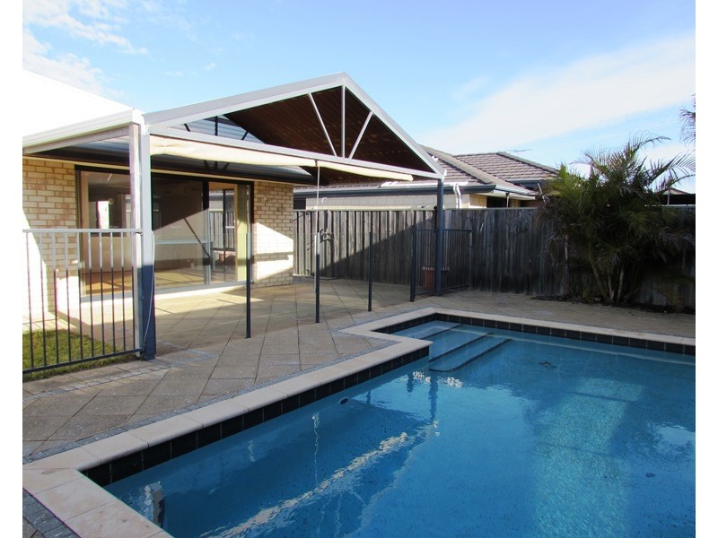 8 Quandong Parkway, Halls Head WA 6210