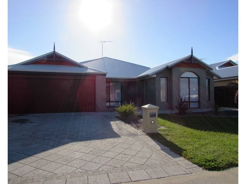 8 Quandong Parkway, Halls Head WA 6210