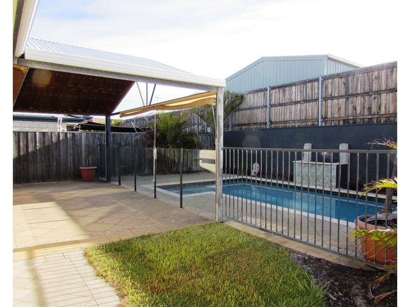 8 Quandong Parkway, Halls Head WA 6210