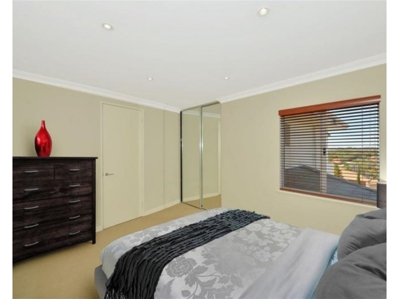 2/26 Caspian Drive, Wannanup WA 6210