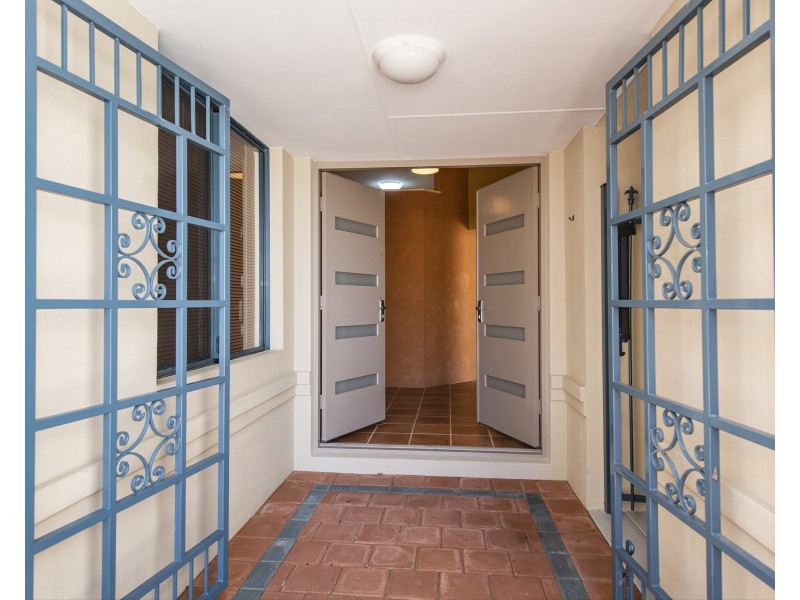 12 Princeton Drive, Wannanup WA 6210