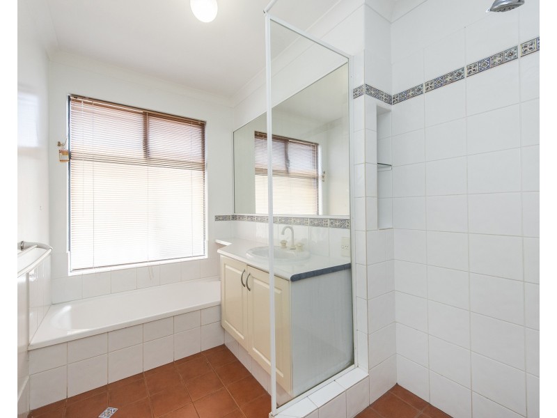 12 Princeton Drive, Wannanup WA 6210