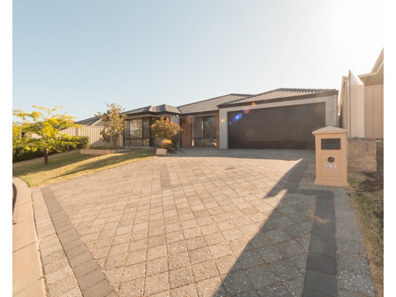 11 Myalla Pass, Lakelands WA 6180