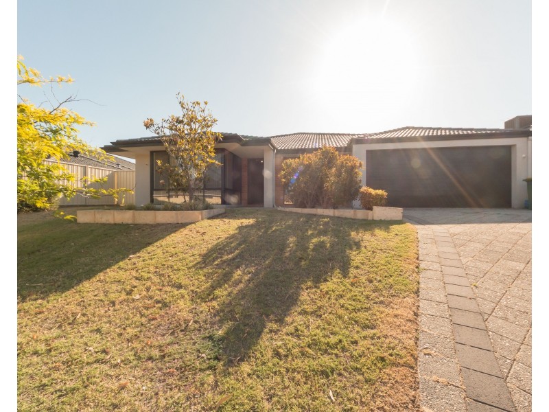 11 Myalla Pass, Lakelands WA 6180