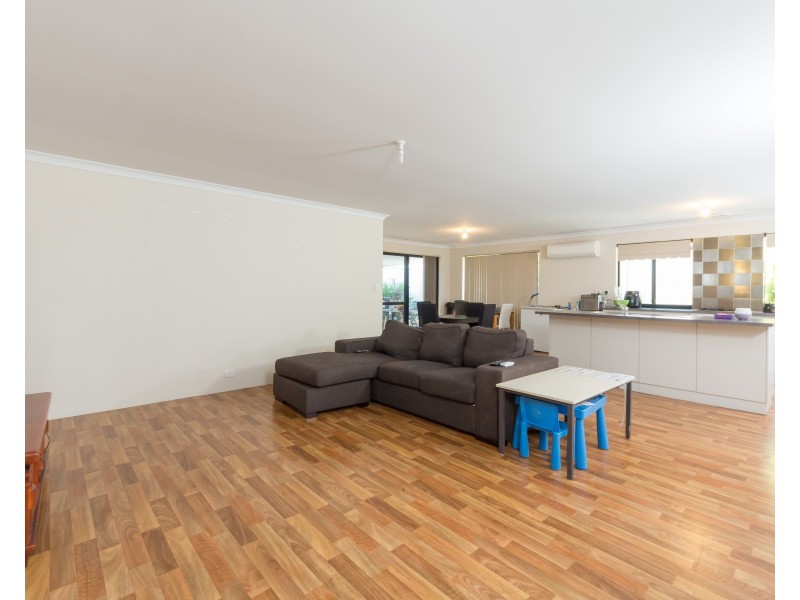 11 Myalla Pass, Lakelands WA 6180