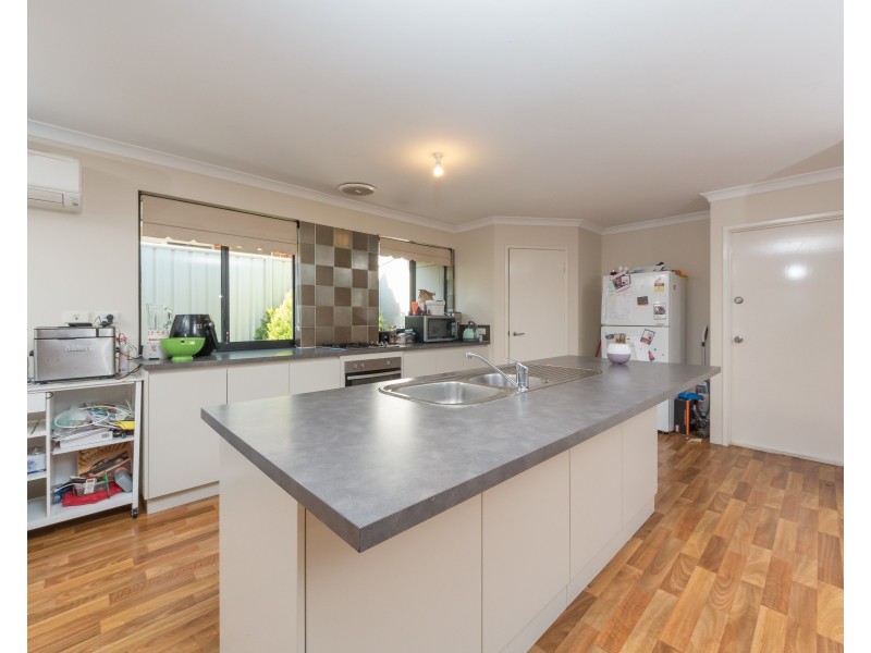 11 Myalla Pass, Lakelands WA 6180