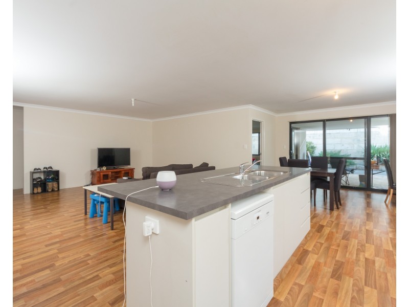 11 Myalla Pass, Lakelands WA 6180