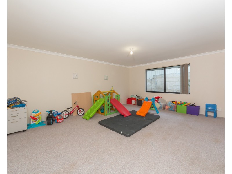 11 Myalla Pass, Lakelands WA 6180