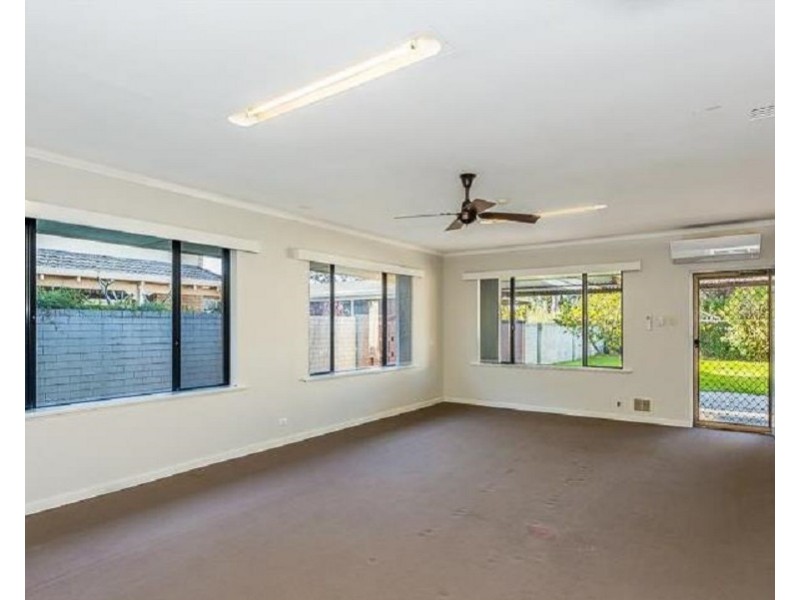 20 Leighton Road East, Halls Head WA 6210