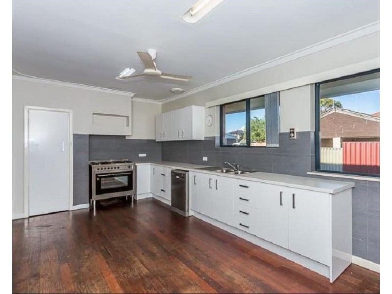 20 Leighton Road East, Halls Head WA 6210