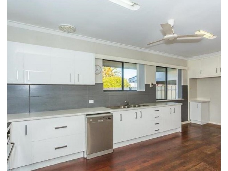 20 Leighton Road East, Halls Head WA 6210